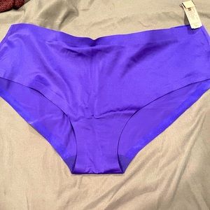 VS No show hiphugger